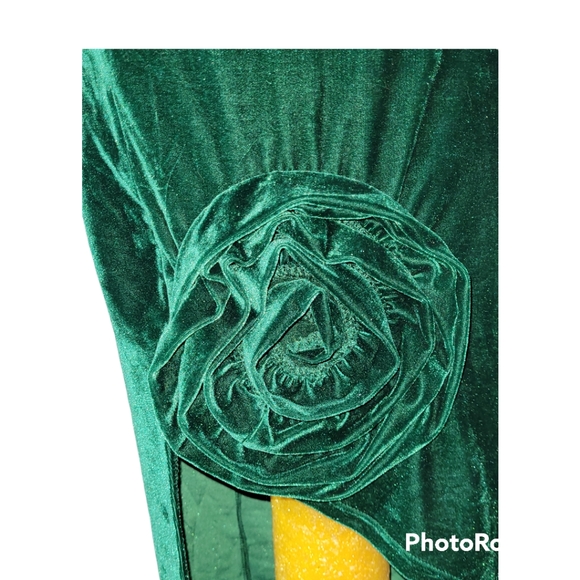 NWOT Sassy Emerald Green Skirt - Picture 3 of 6
